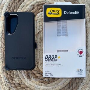 SamSung Galaxy S24 Defender Series Black Case & Clip